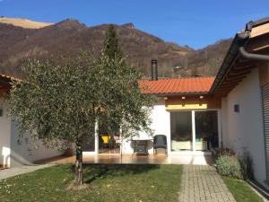 Lugano -  Bre'  Villa  con residualita' edificatoria 